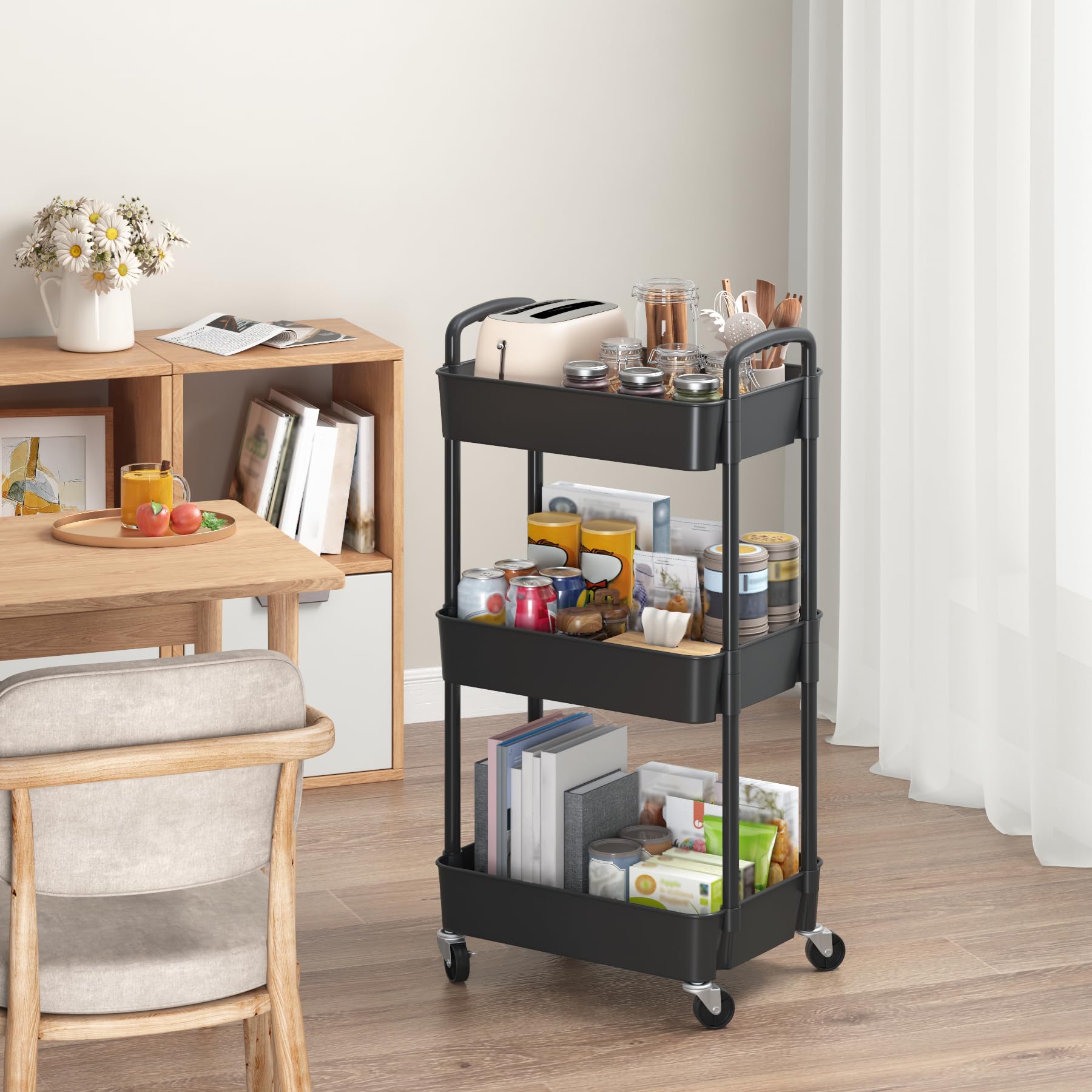 Sywhitta carrito en cocina sosteniendo especias demostrando utilidad
