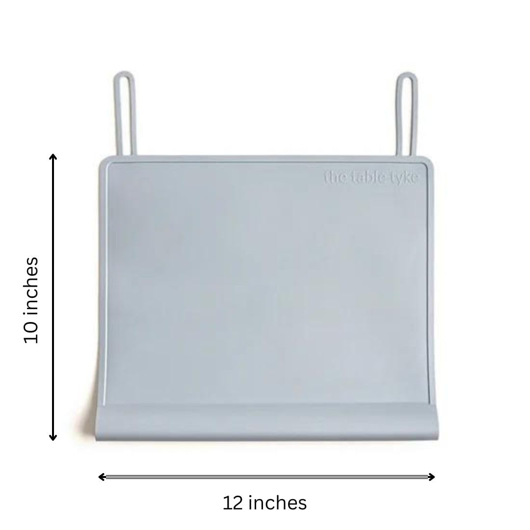 Table Tyke sobre mesa con decoración moderna integrándose al ambiente