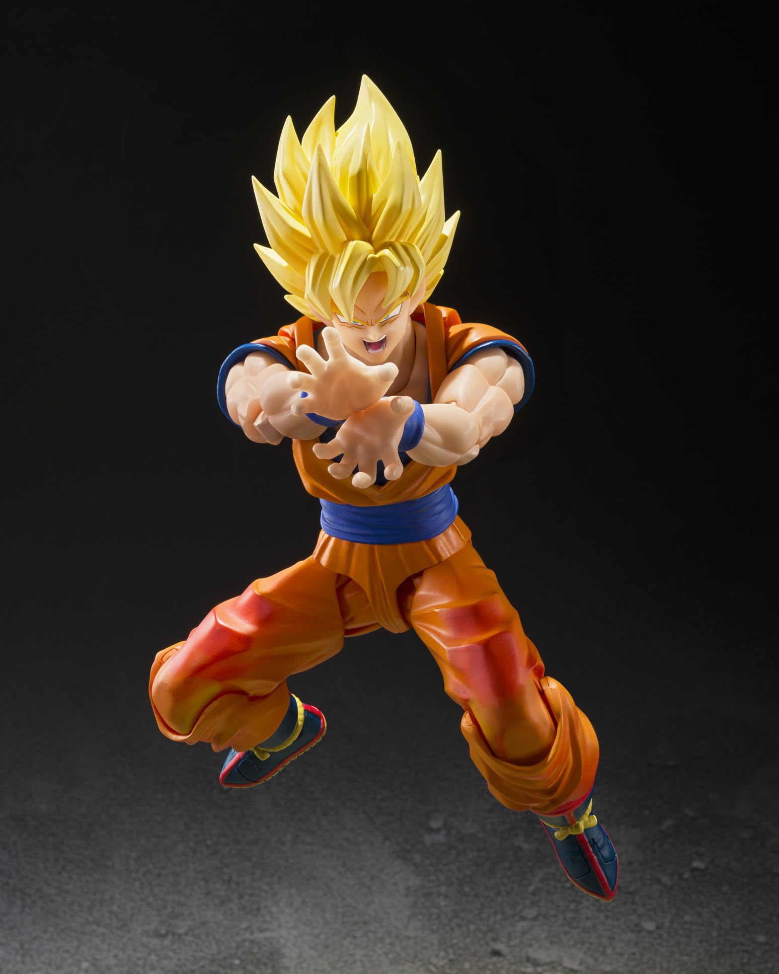 TAMASHII NATIONS detalle de pintura mostrando acabados precisos