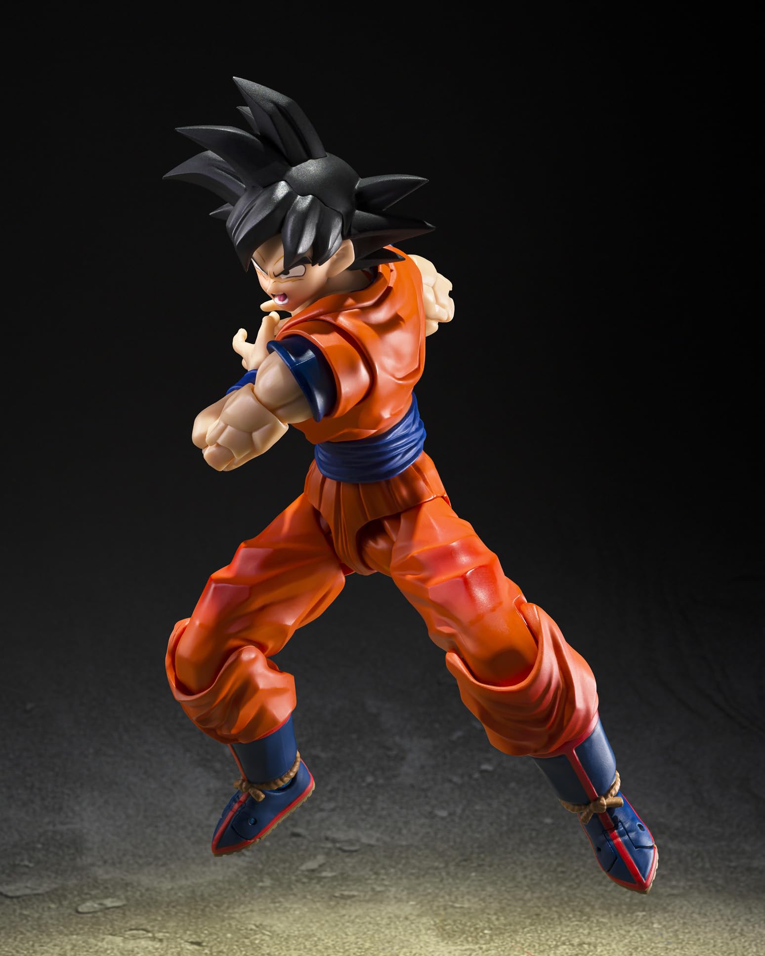 Comparación de escala TAMASHII NATIONS con una figura de referencia para tamaño realista