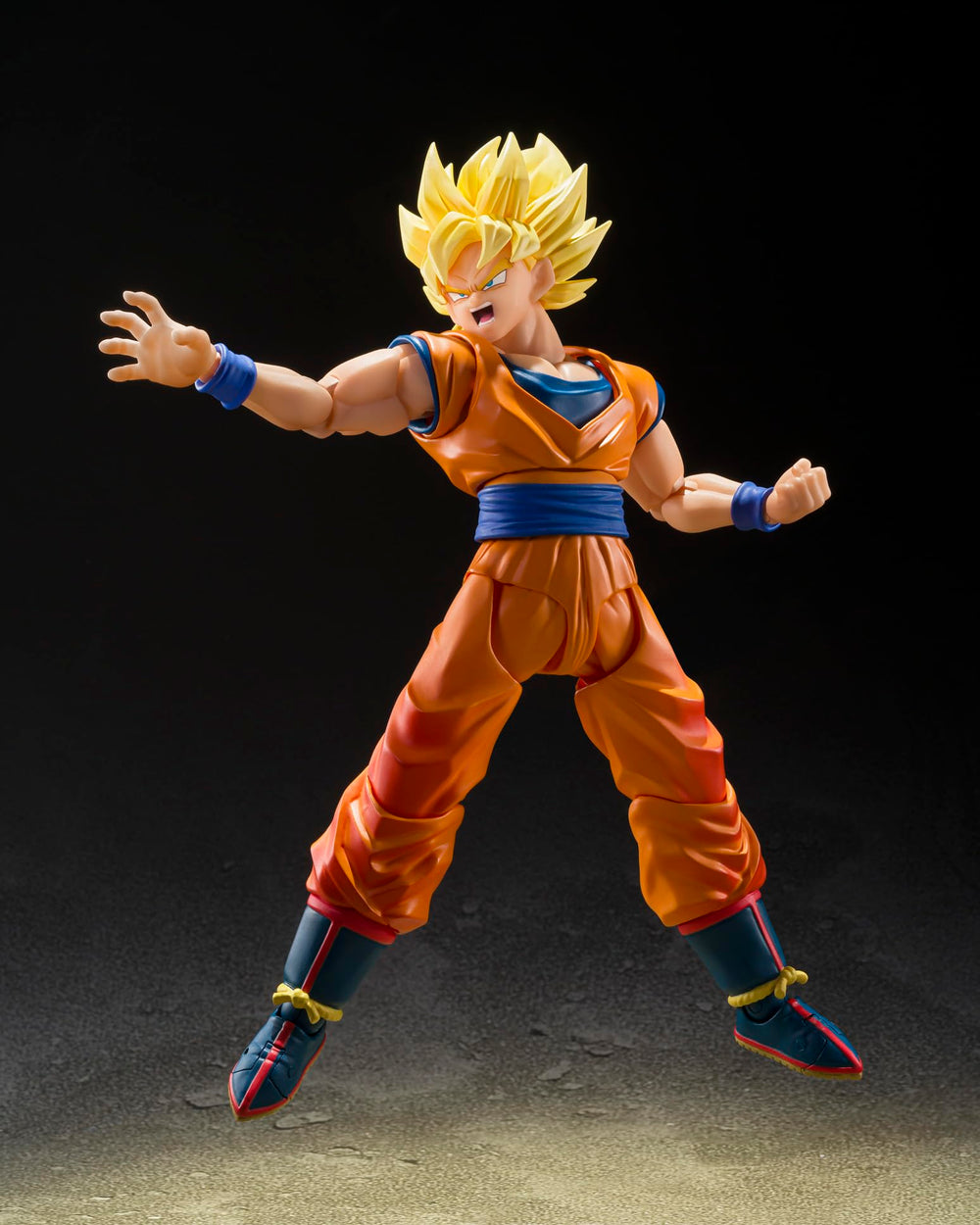 TAMASHII NATIONS Goku en poses dinámicas demostrando articulación