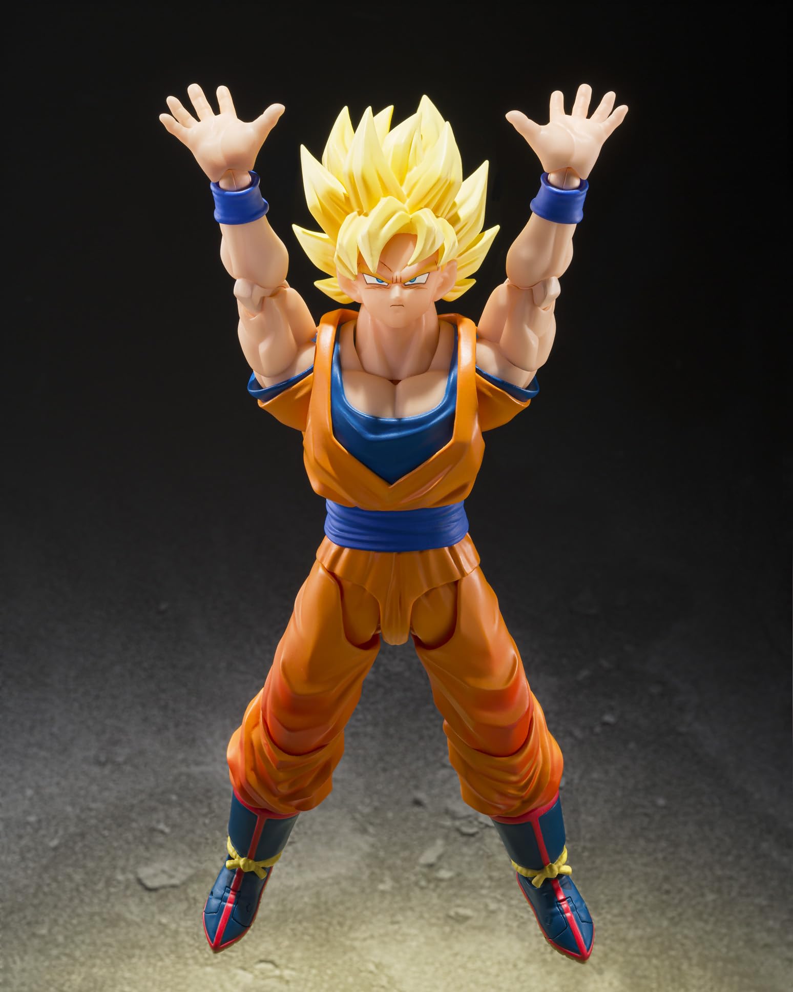 TAMASHII NATIONS figura en vitrina como pieza de colección