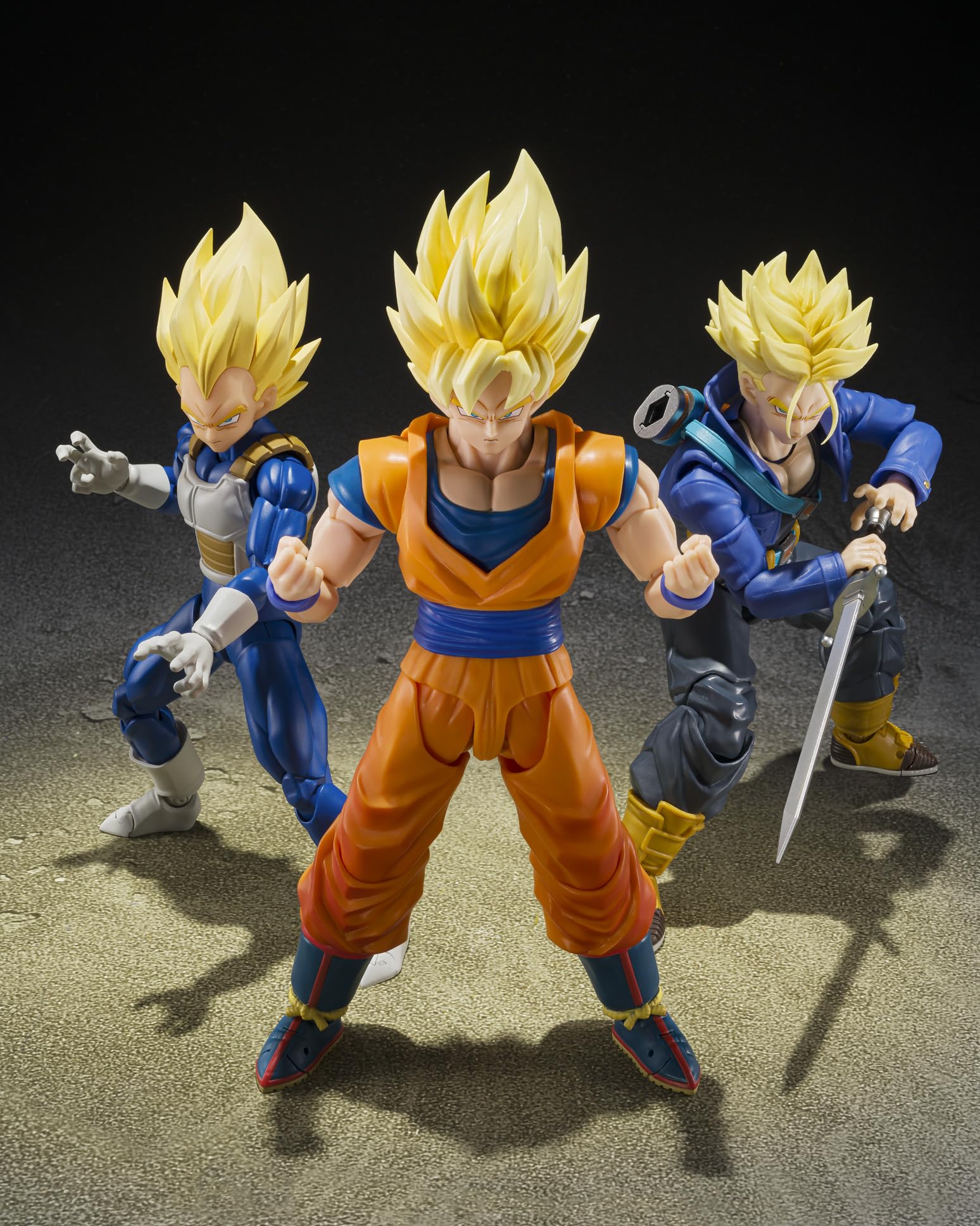 TAMASHII NATIONS Vegeta comparación de escala para coleccionistas y vitrinas