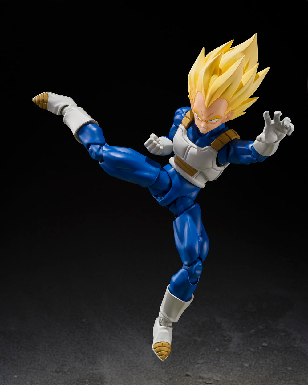 TAMASHII NATIONS Vegeta piezas intercambiables mostrando versatilidad de poses