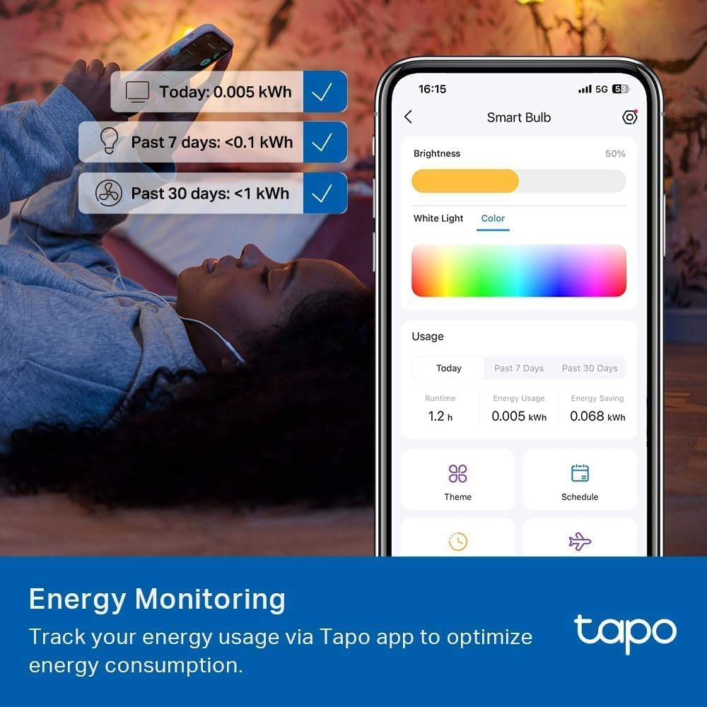 Tapo L535E enroscada en casquillo E26 demostrando fácil instalación
