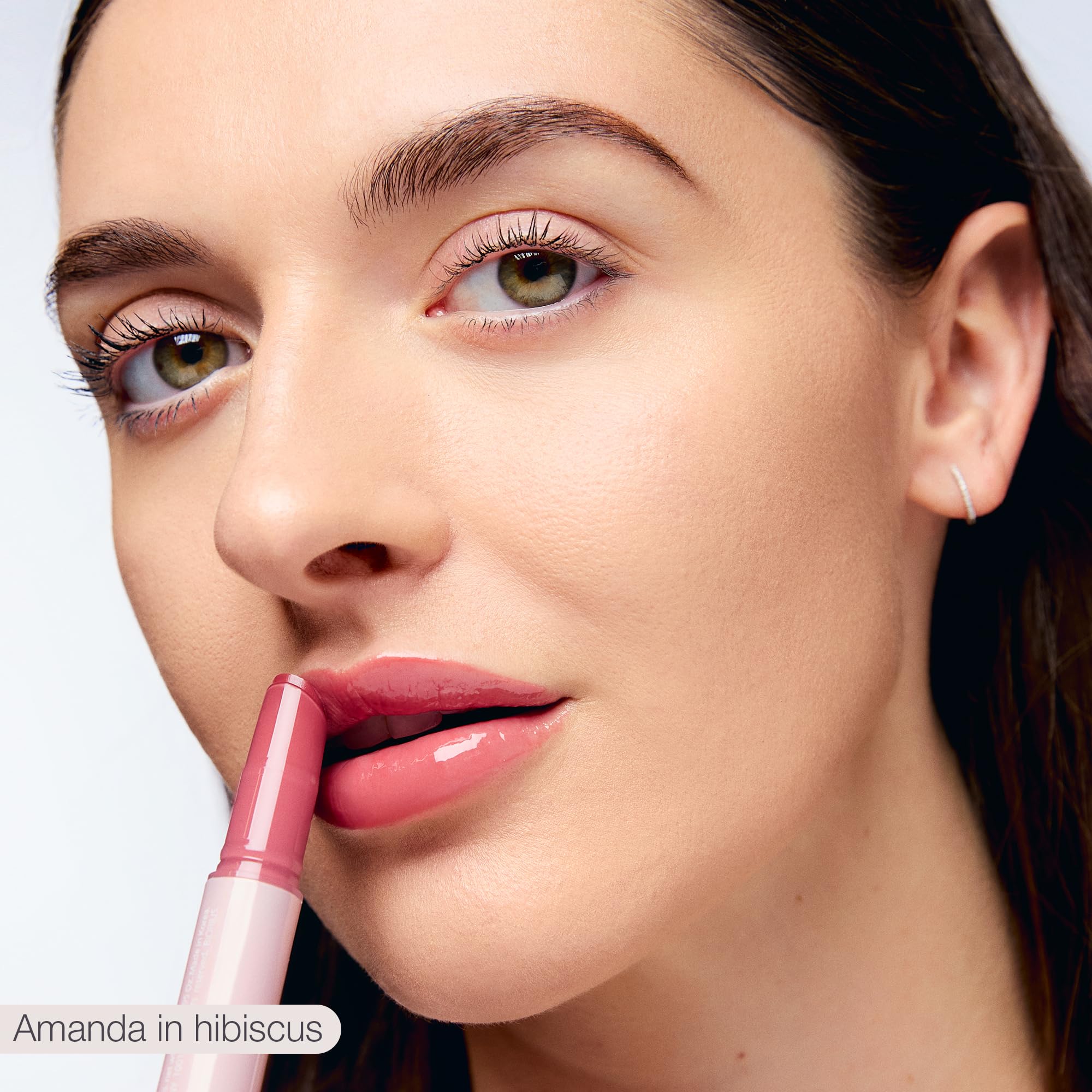 tarte maracuja aplicación en labios aporta brillo duradero