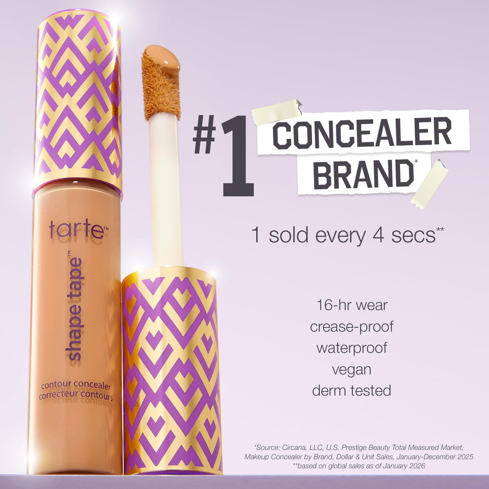 tarte corrector en mano comparado con escala para ver tamaño de envase