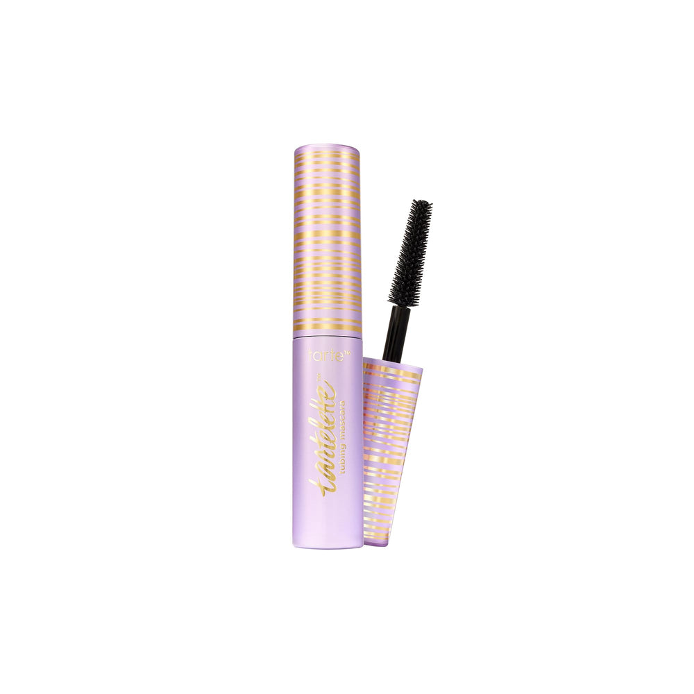 Tarte envase frontal negro mostrando la máscara travel size y beneficio duradero