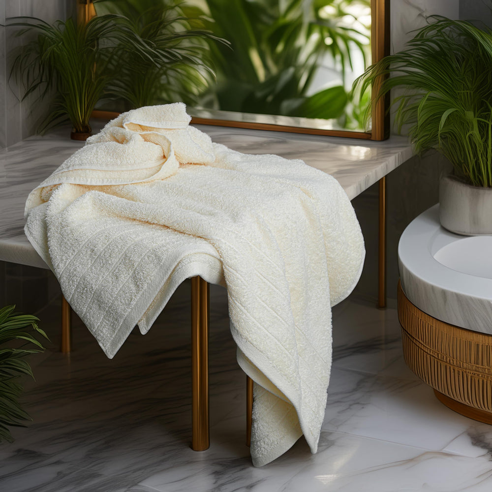 Tens Towels toalla crema en baño con decoración, combina con decoración moderna