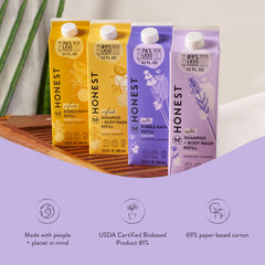 The Honest Company comparación de tamaño entre cartón de 32 oz y botella para escala