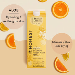 The Honest Company espuma cremosa en mano demostrando limpieza suave