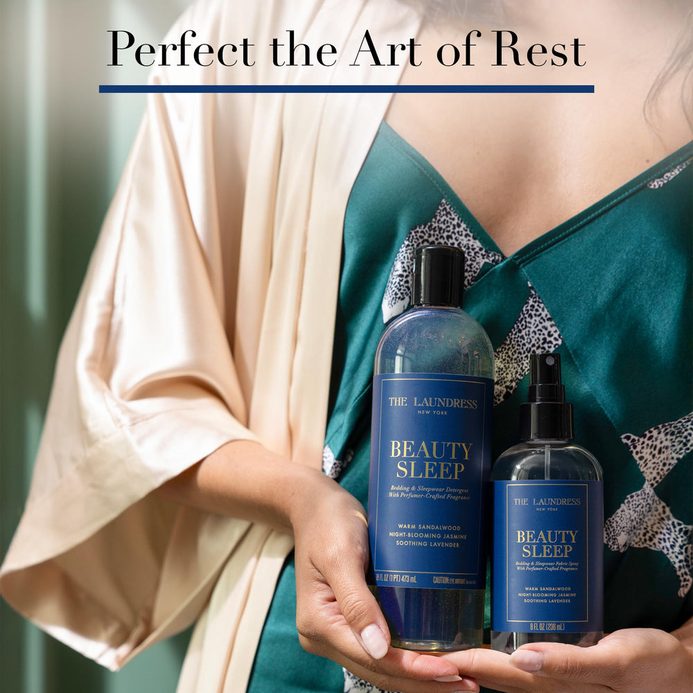 The Laundress detergente junto al spray Beauty Sleep complementario