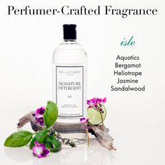 The Laundress botella en mano vertiendo para mostrar facilidad de uso