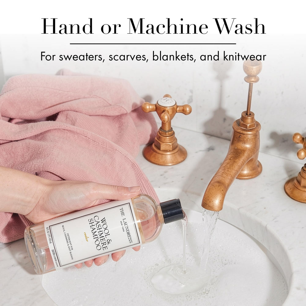 The Laundress botella junto a cinta métrica, indica 31 lavados y ahorro