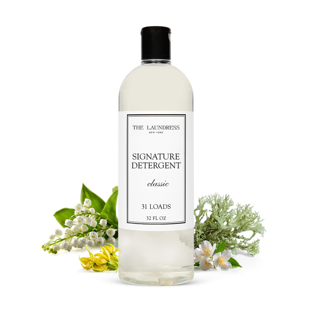 The Laundress frasco frontal mostrando etiqueta clara y fácil dosificación