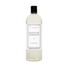 The Laundress envase frontal Isle mostrando diseño y beneficio de limpieza