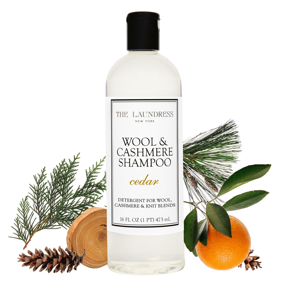 The Laundress botella frontal con aroma Cedro, diseño elegante y claridad de uso