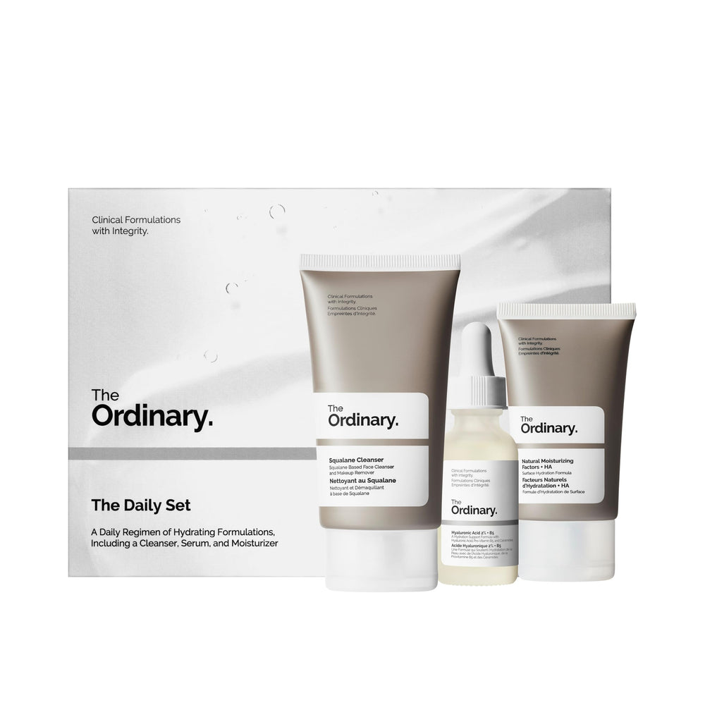The Ordinary empaque frontal del kit mostrando los tres productos para rutina diaria