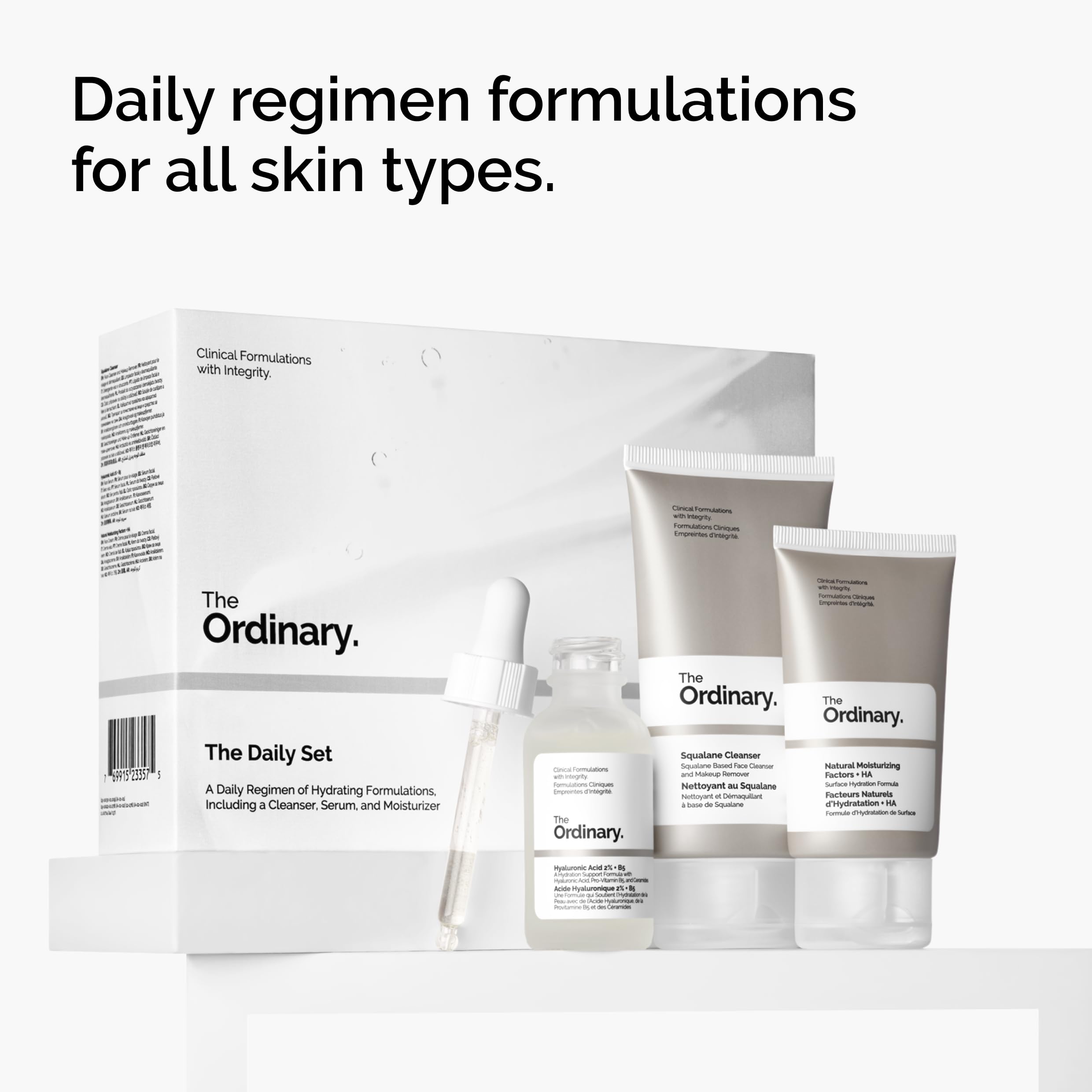 The Ordinary suero Hyaluronic Acid 2% + B5 aplicado con dedos para hidratación profunda