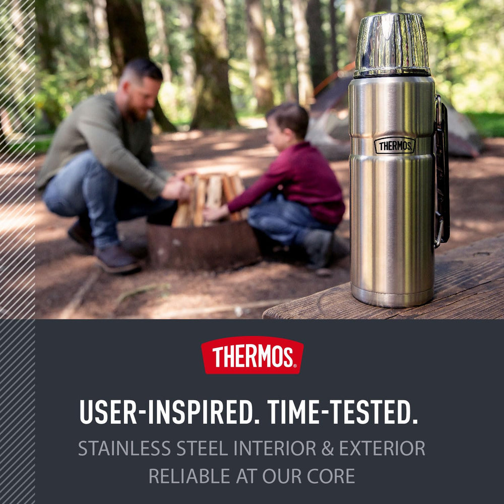 THERMOS comparación de tamaño 40oz en manos, refleja capacidad para varias tazas