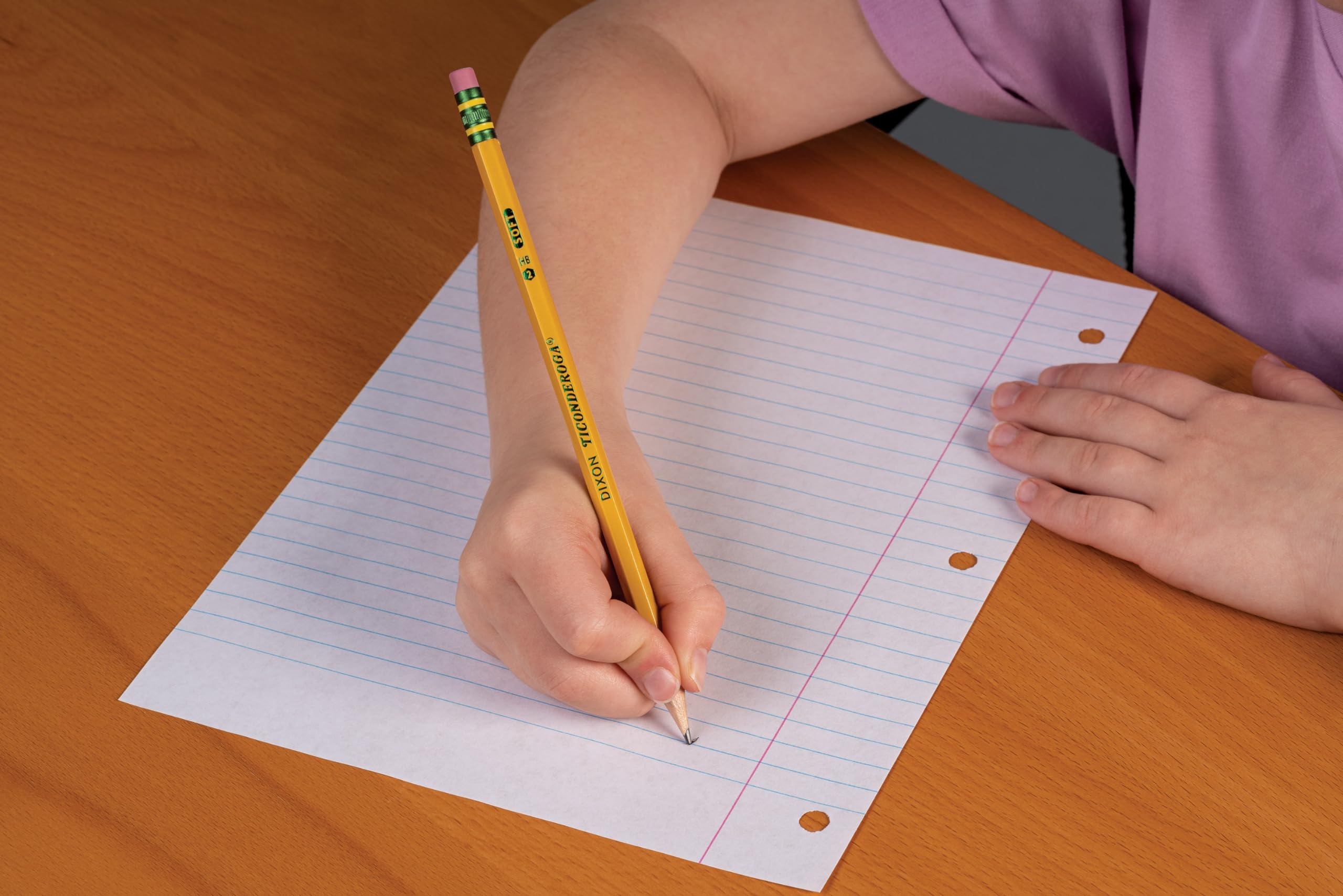 Ticonderoga comparación tamaño con regla para visualizar la longitud estándar