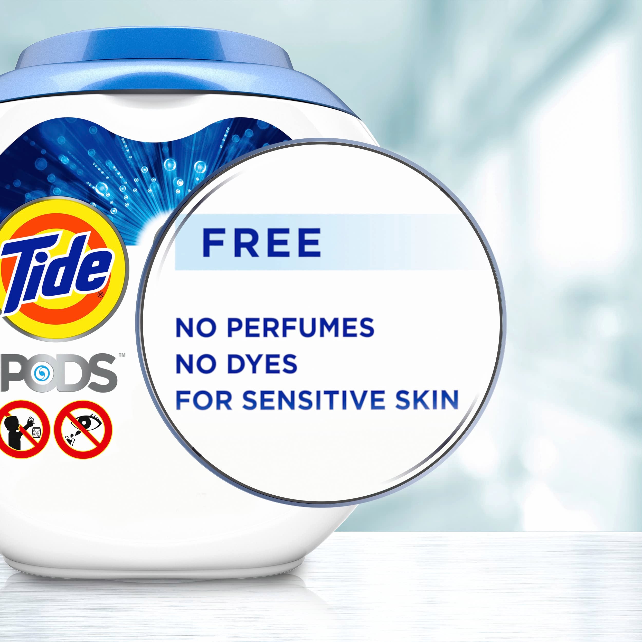 Primer plano de instrucciones Tide PODS para dosificación segura y correcta