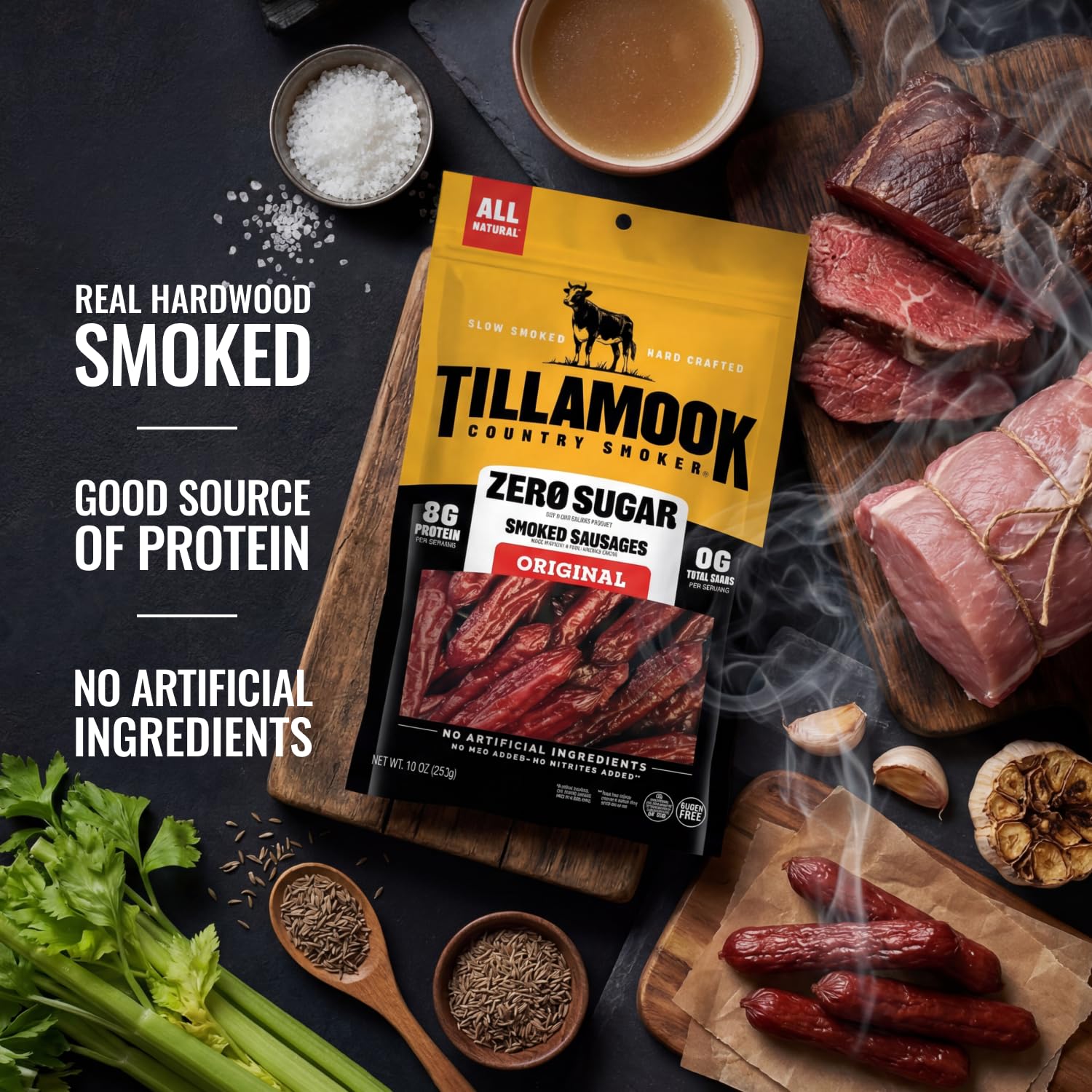 Tillamook Country Smoker salchicha en mano para comparar tamaño práctico