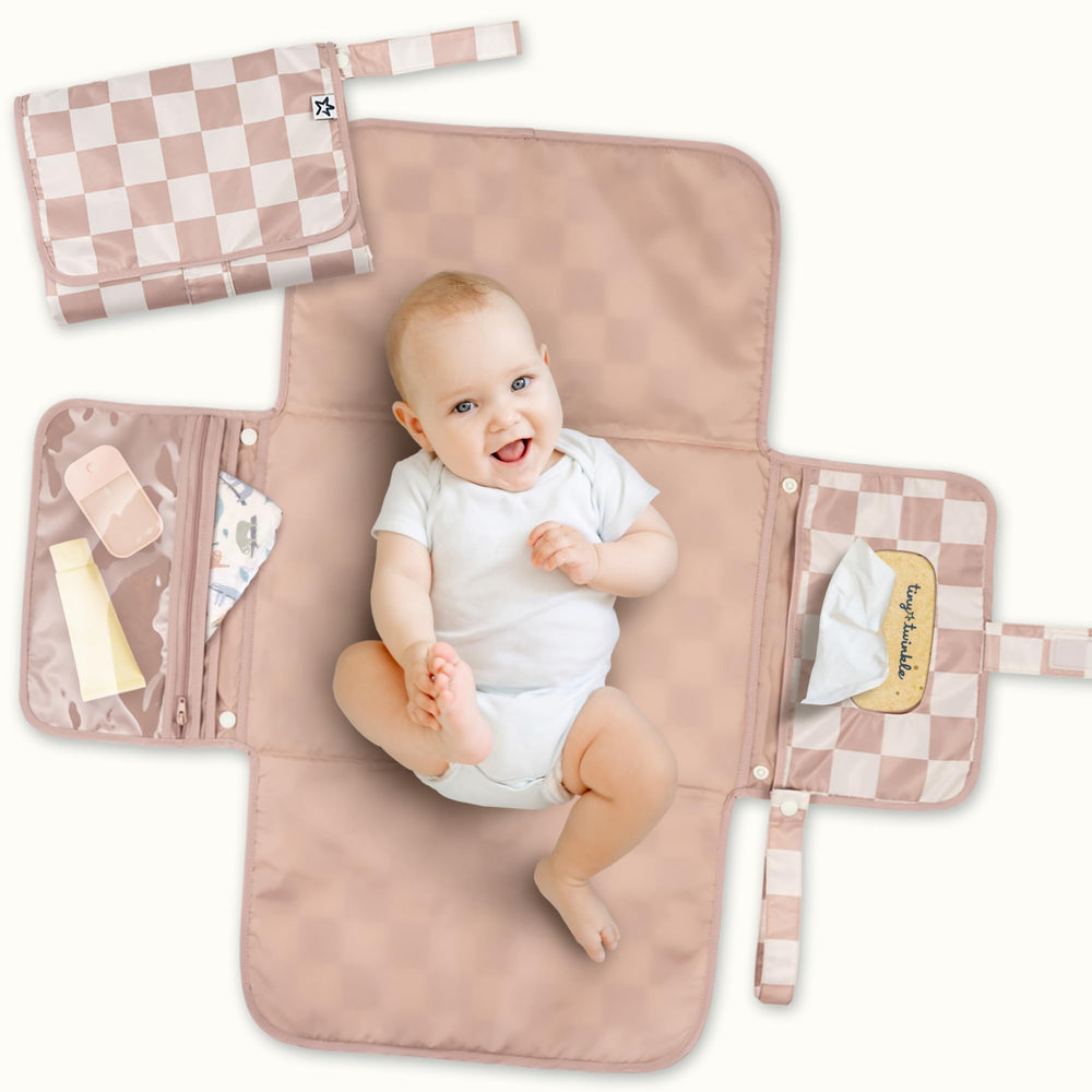 Tiny Twinkle vista frontal del cambiador portátil, práctico para paseos