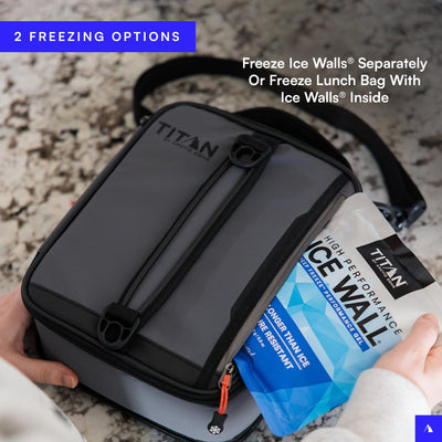 Titan by Arctic Zone junto a una botella para comparar escala y capacidad práctica