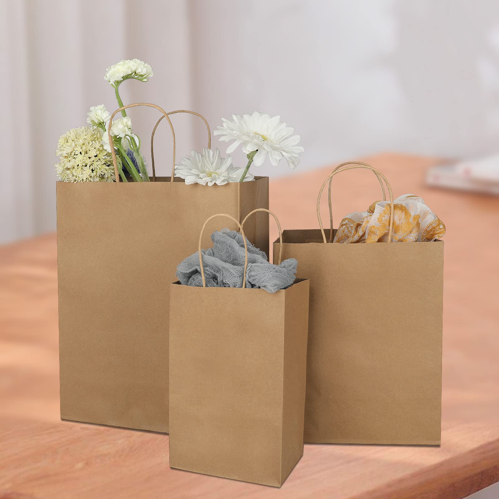 Toovip bolsa kraft con productos en tienda demostrando uso profesional y presentación limpia