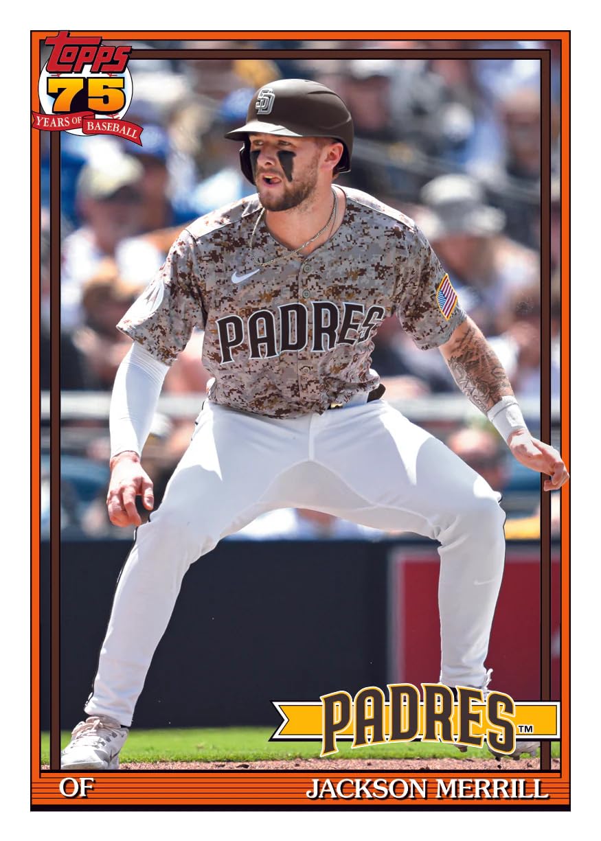 Mano sosteniendo cartas Topps para comparar tamaño, Topps útil para intercambios
