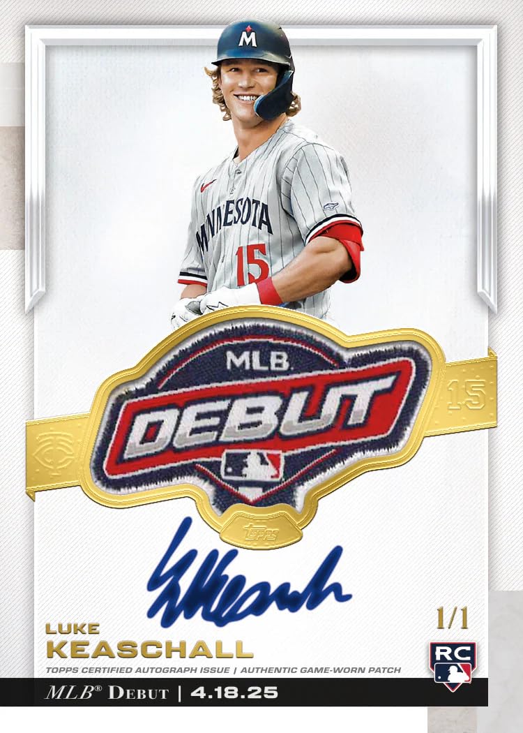 Topps Chrome caja comparada con mano para referencia de tamaño