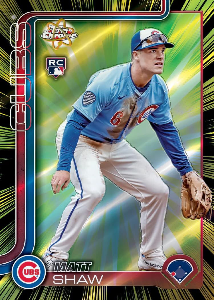 Topps Chrome sobre abierto en mano mostrando carta interior