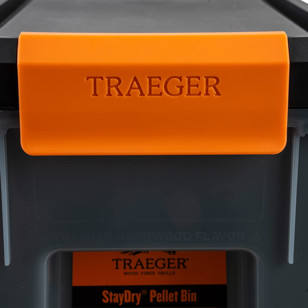 Traeger contenedor en área de parrilla manteniendo orden y accesibilidad