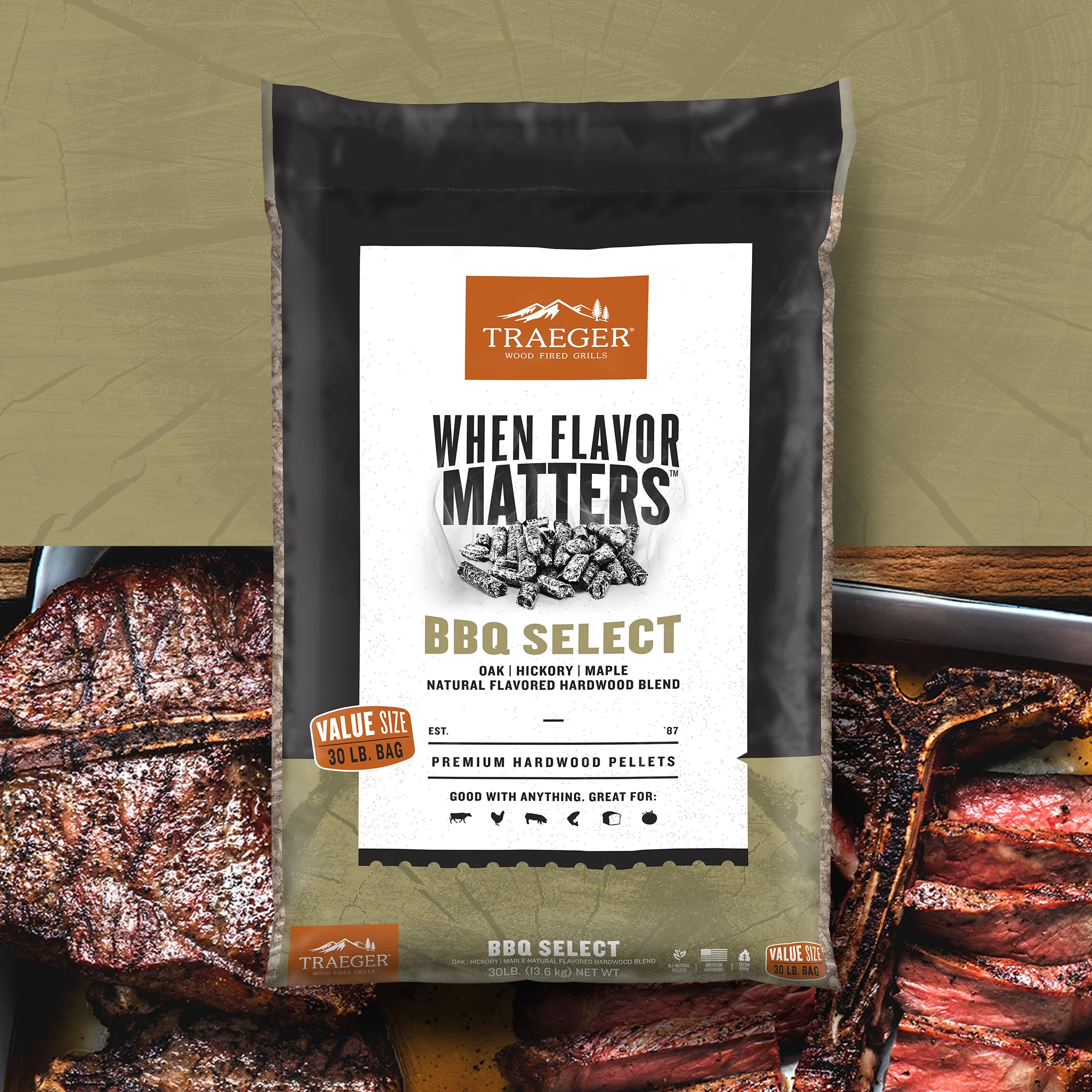 etiqueta Traeger mostrando mezcla roble hickory maple y calidad americana