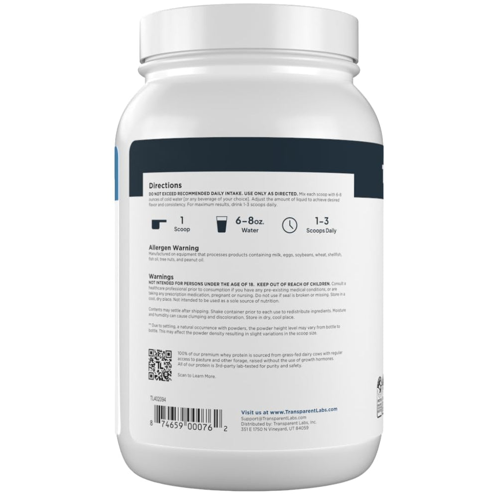 Transparent Labs envase en ambiente de gimnasio junto a toalla y botella, apoyo a entrenamientos