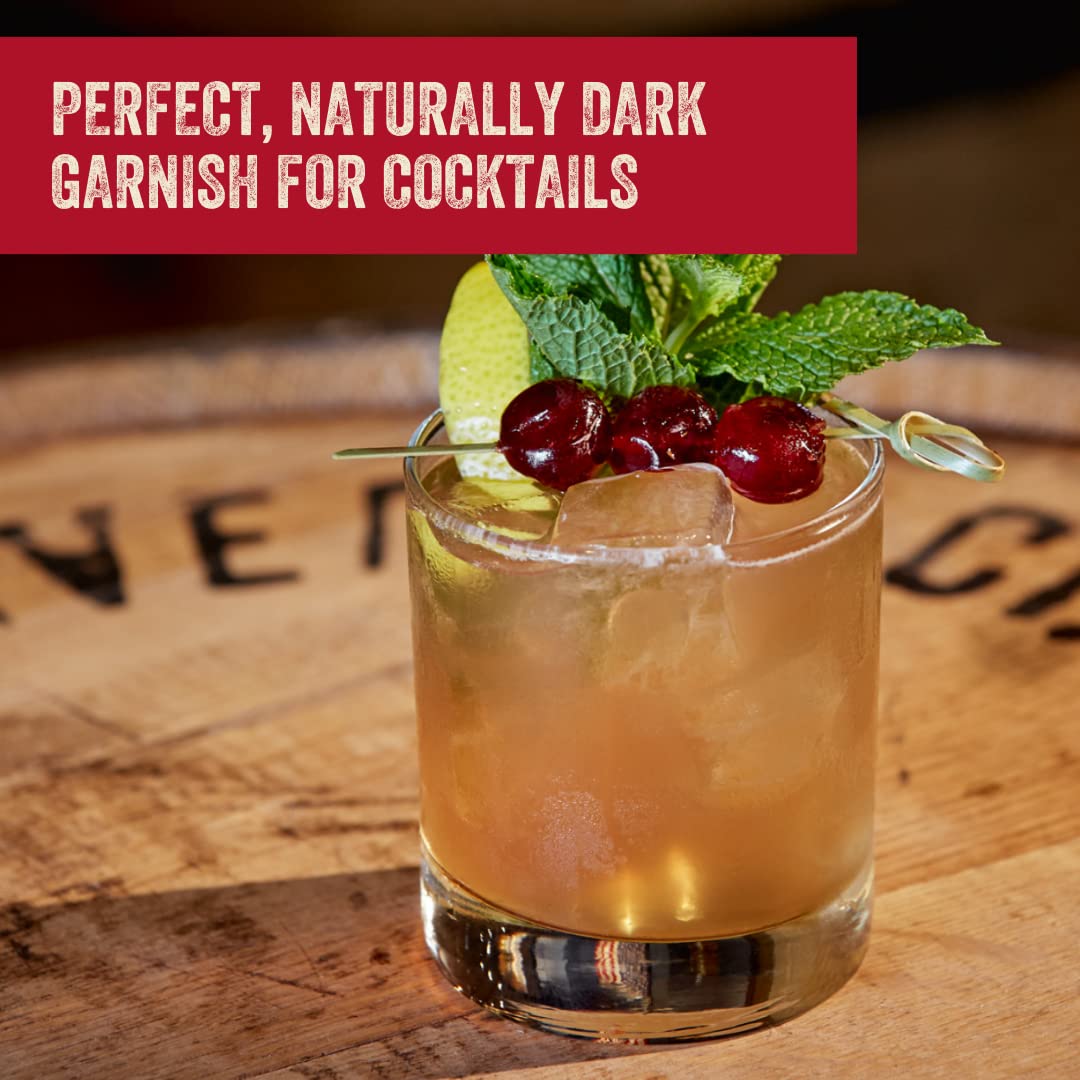 TRAVERSE CITY WHISKEY CO. cerezas sobre helado aportan dulzura y contraste cremoso