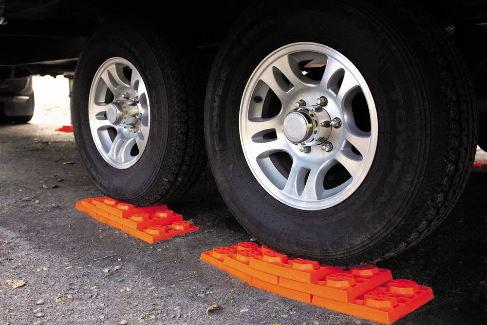 Tri-Lynx blocks placed under a tandem axle providing solid support