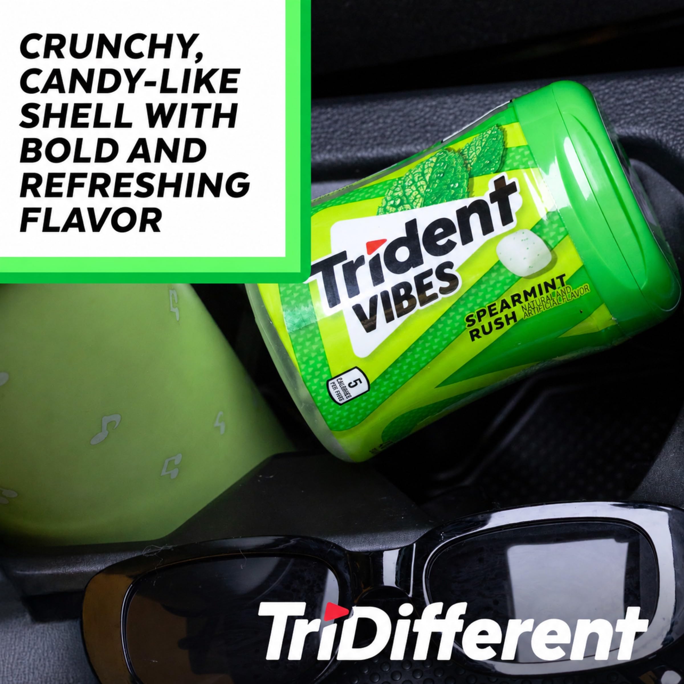 Trident frasco en mano para comparar tamaño y transportar fácilmente