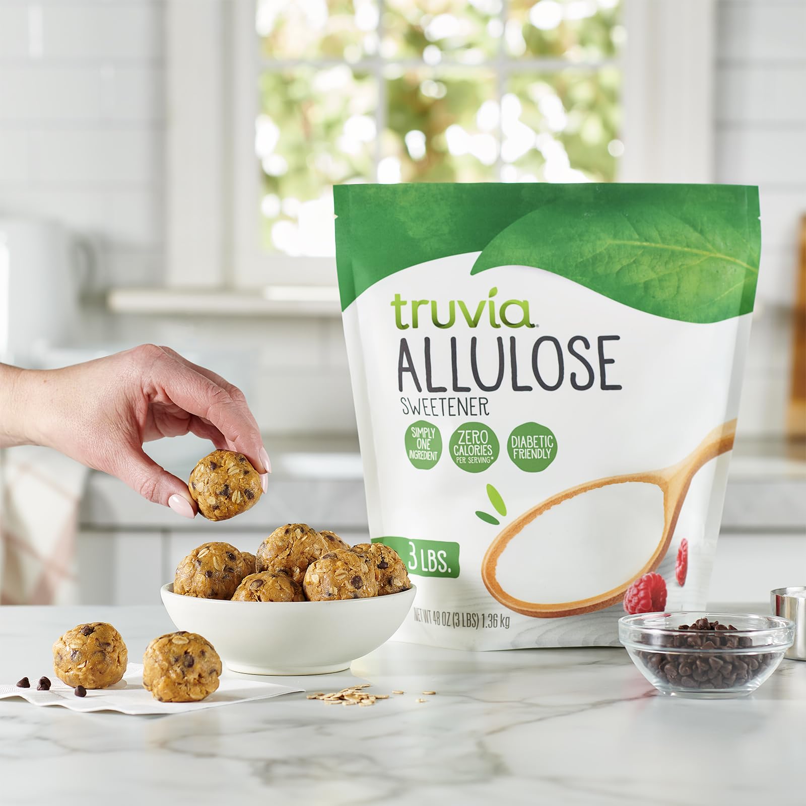 Truvia Allulose endulzando café caliente sin calorías añadidas