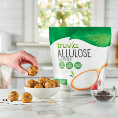 Truvia Allulose endulzando café caliente sin calorías añadidas