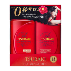 Tsubaki textura en primer plano gota de producto mostrando hidratación intensa