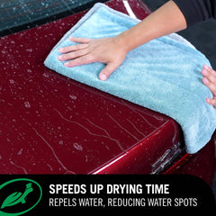 Turtle Wax aplicación del spray en un coche tras lavado, secado con microfibra para brillo
