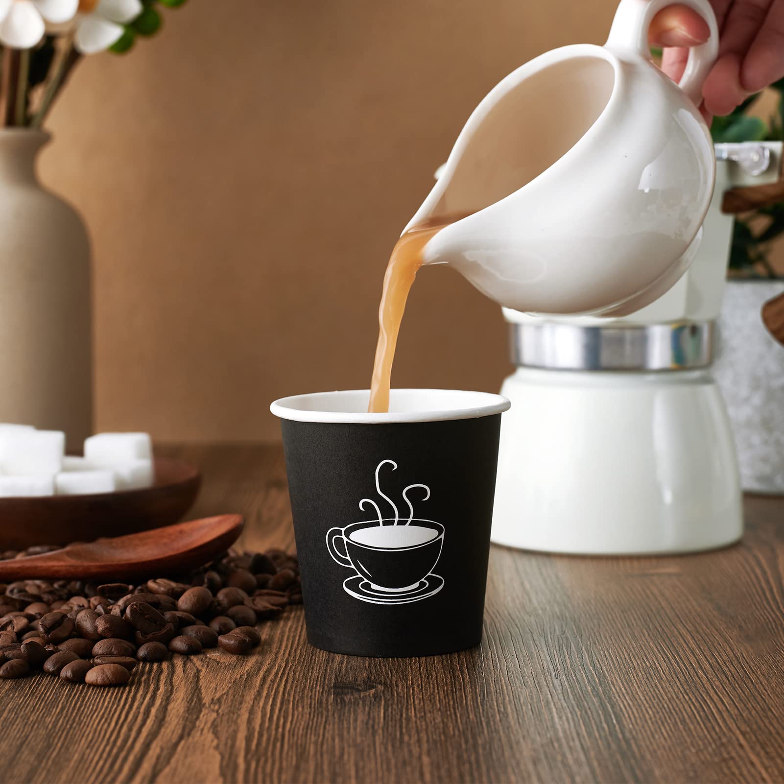 TV TOPVALUE vaso en mano demostrando tamaño ideal para espresso