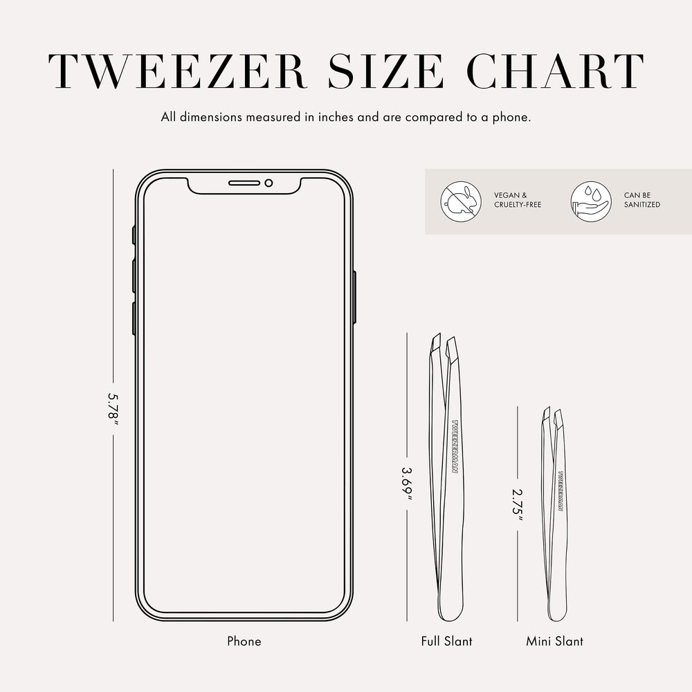 Tweezerman pinza mini sobre fondo neutro destacando diseño duradero