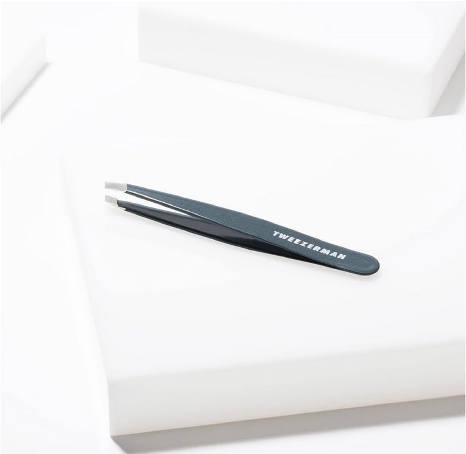 Tweezerman pinza en neceser de belleza lista para uso diario y portátil