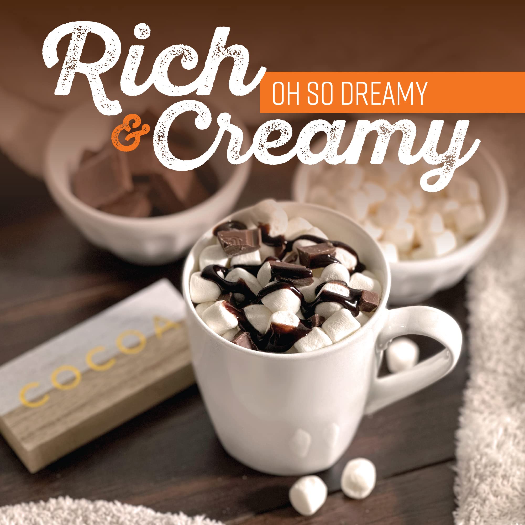 Two Rivers Coffee escena acogedora con cobija ideal para compartir