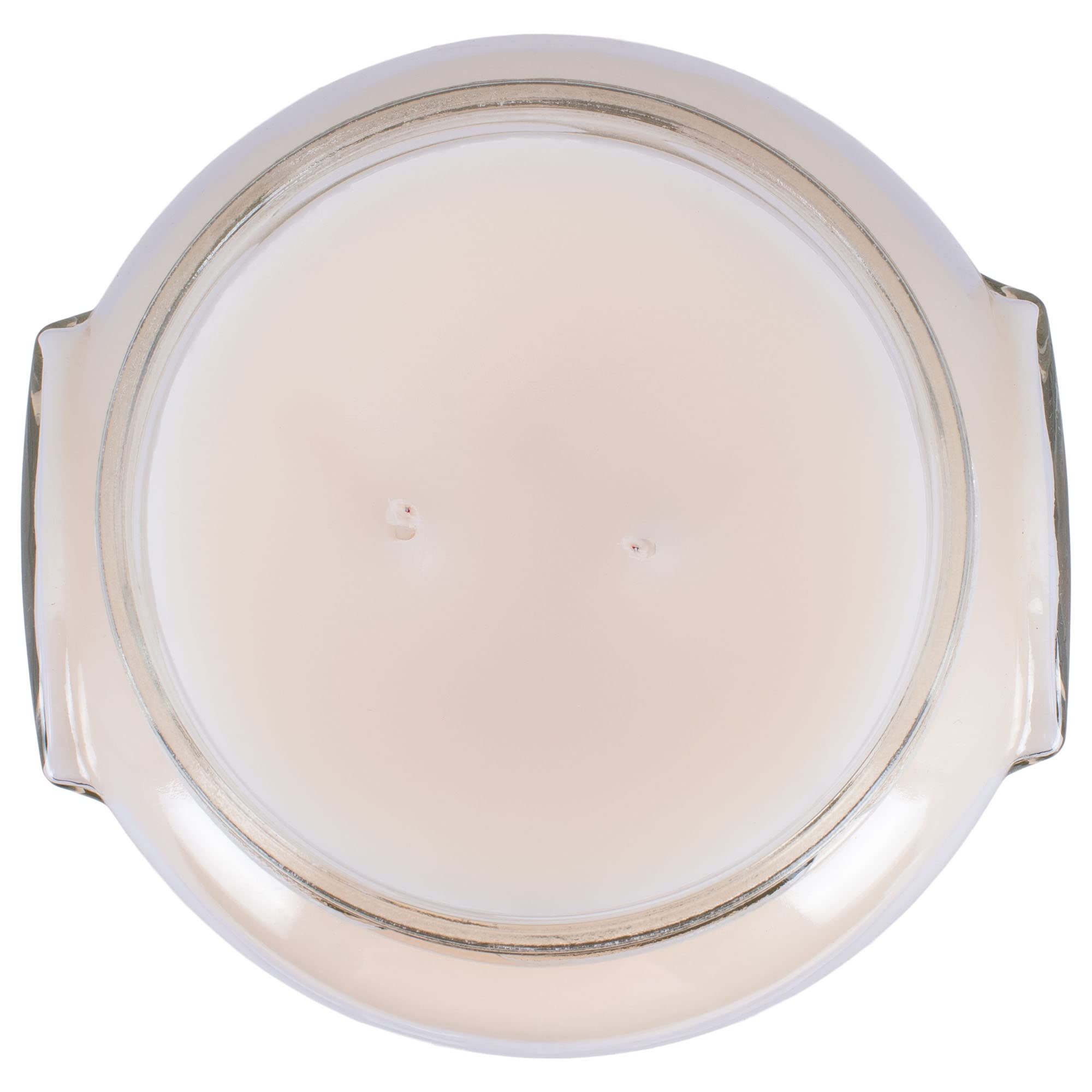 Tyler Candle Company vela encendida en sala creando ambiente acogedor