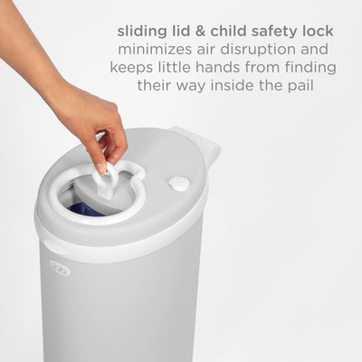Ubbi junto a pañal para comparar tamaño y capacidad útil