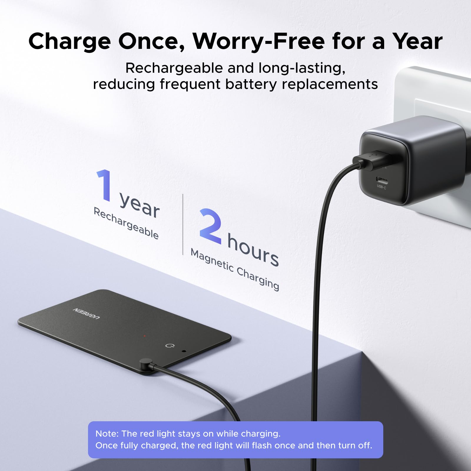 UGREEN FineTrack Slim S conectado a cargador magnético demostrando recarga rápida